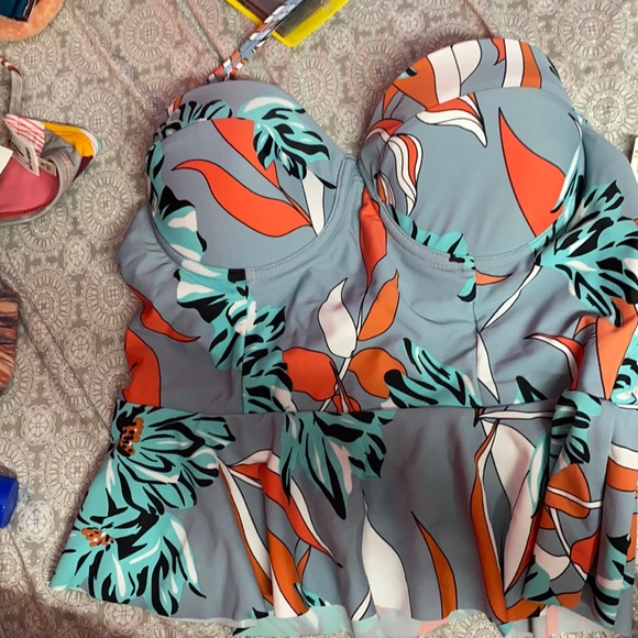 Tankini - Picture 1 of 1